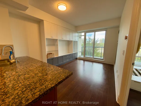 131 Upper Duke Cres #310, Markham, ON L6G 0C9
