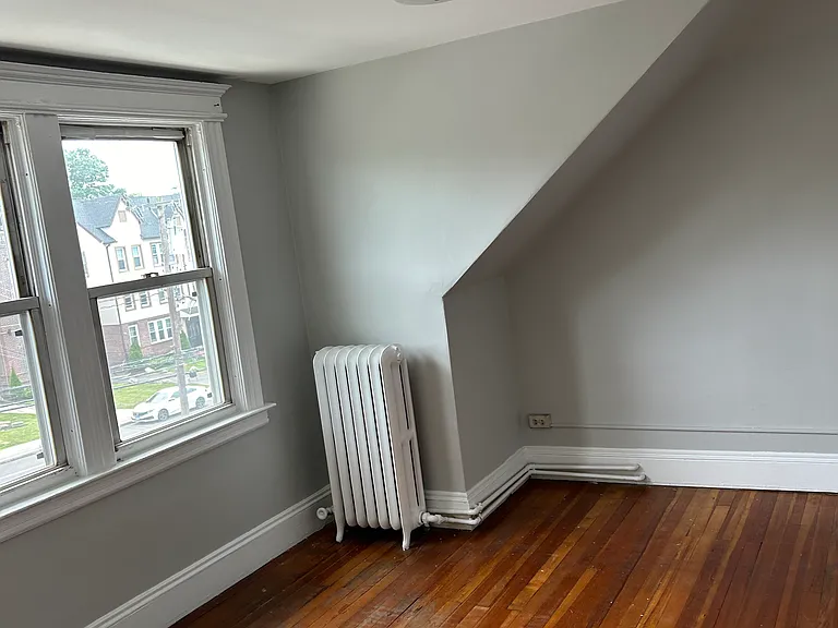 766 Farmington Ave #3 — Photo 4