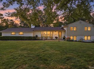 21831 Connemara Dr, Northville, MI 48167
