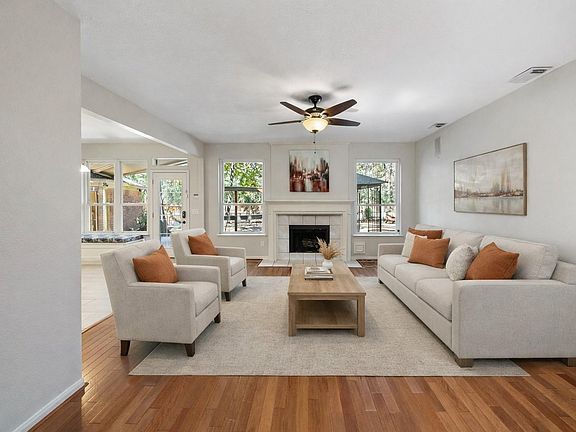 4th image of 46 Firethorn Pl