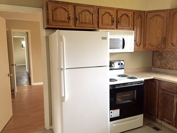 5th image of 3860 Mark Twain Cir