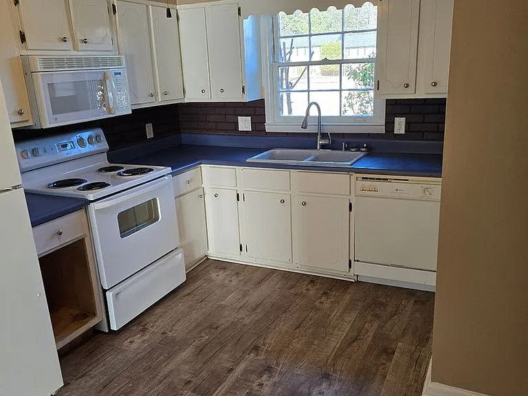 1959 Meadowbrook Cir — Photo 18