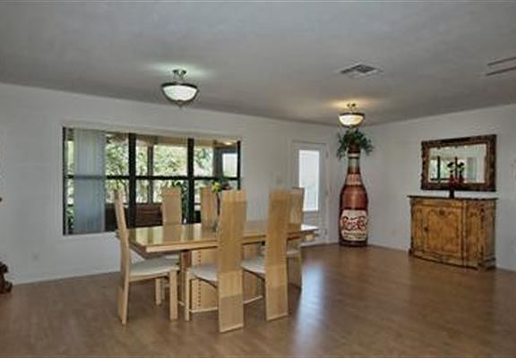 3rd image of 233 Carnoustie St