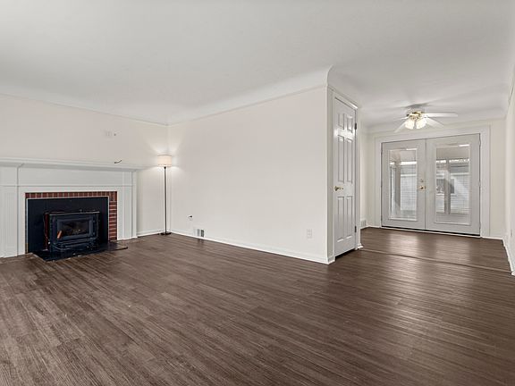 3rd image of 15705 Champaign Rd