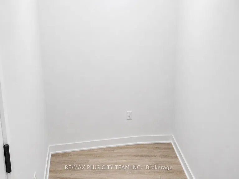 1185 Dupont St #913 — Photo 10