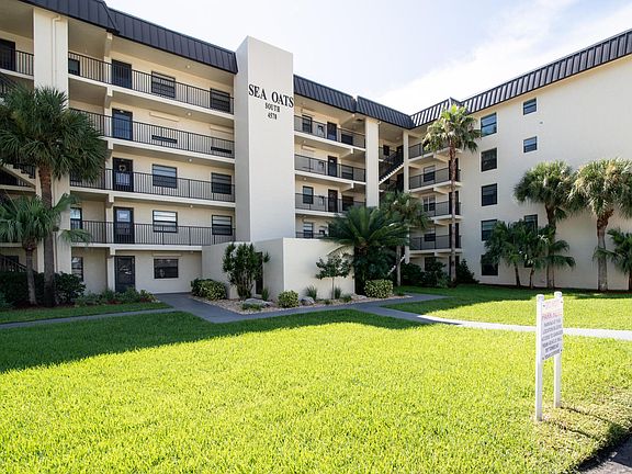 3rd image of 4570 Ocean Beach Blvd #220