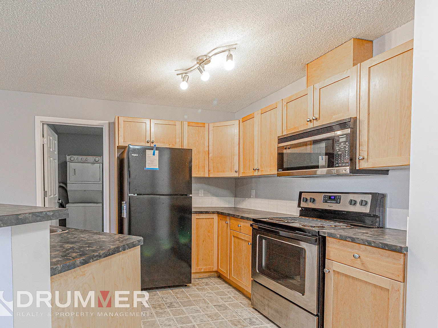 Marda Loop Gem | 2 Bed + Den, 2 Bath | Underground Parking + Utilities Included — Photo 4
