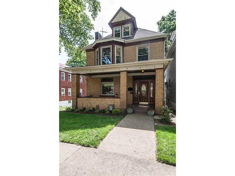 4033 Windsor St photo 1