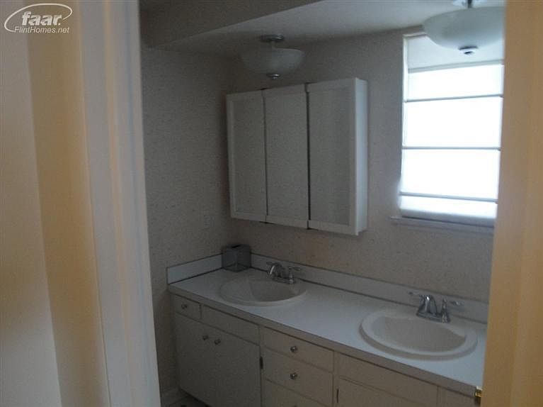 1st image of 5493 Fernwood Dr