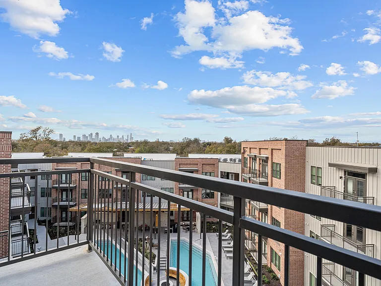 Eastpoint Apartments — Photo 21