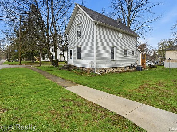 2nd image of 117 Mary St