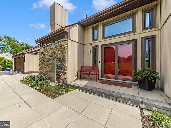 2nd image of 2733 Loch Haven Dr