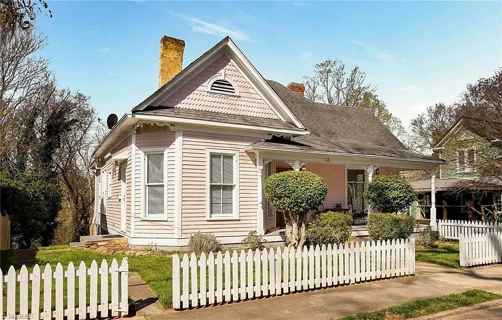 118 N Poplar St — Photo 2