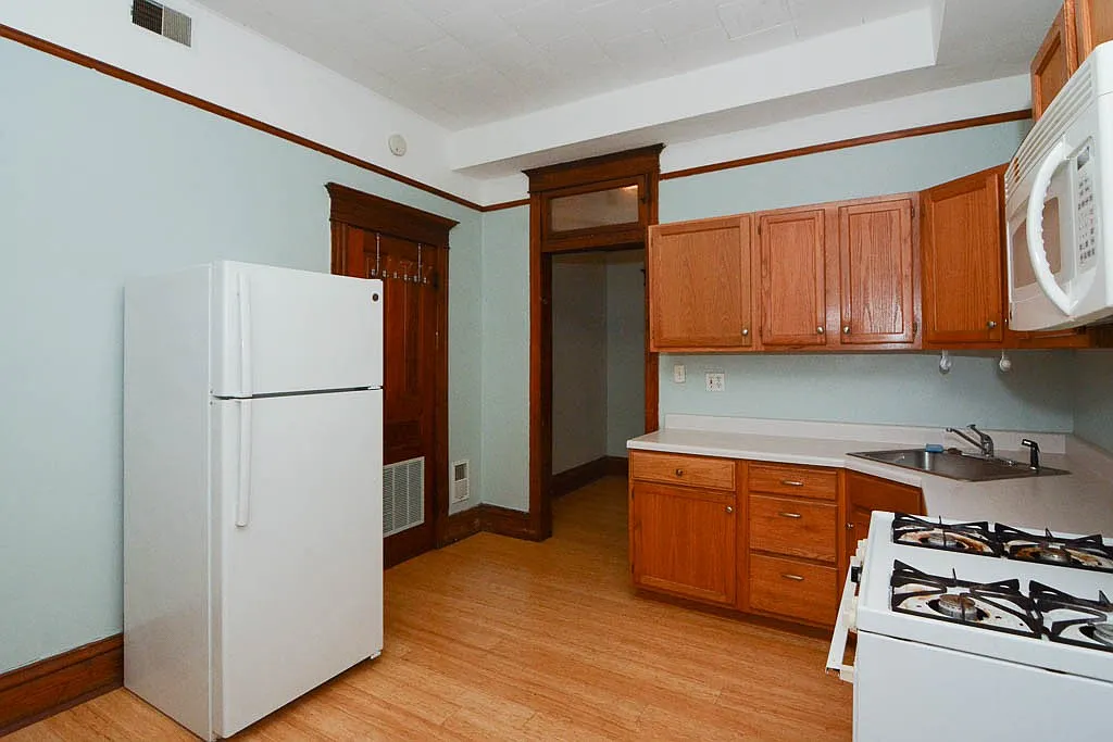 2 bed, 1300 sqft, $2,250 — Photo 3