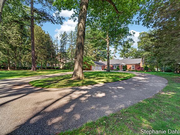 2nd image of 480 E Circle Dr