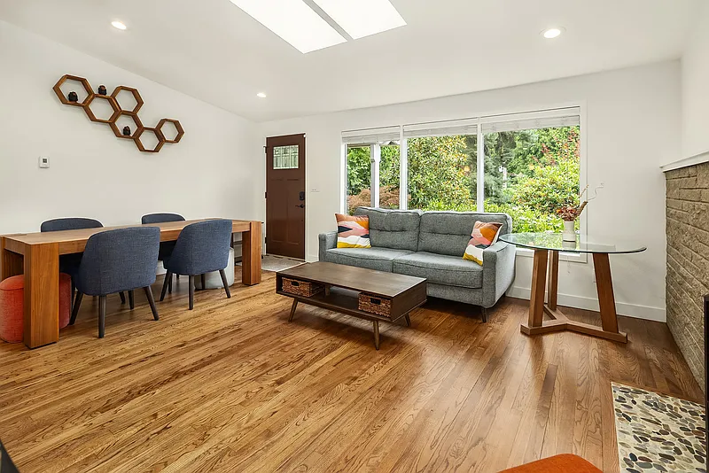 3 bed, 3.0 bath, 1960 sqft, $4,950 — Photo 4