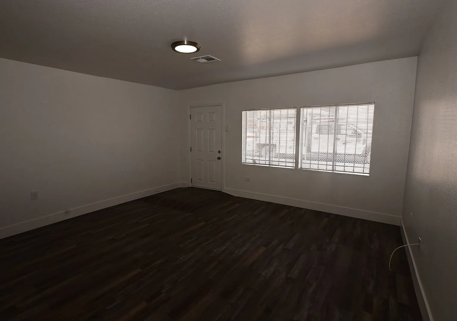 3 Bedroom Apartment- Recently Remodeled - Historic Westside - No Pets- 1007 C Street — Photo 3