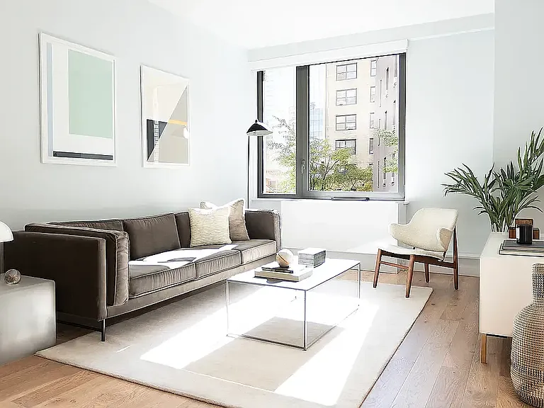 332 W 51st St #4 — Photo 1