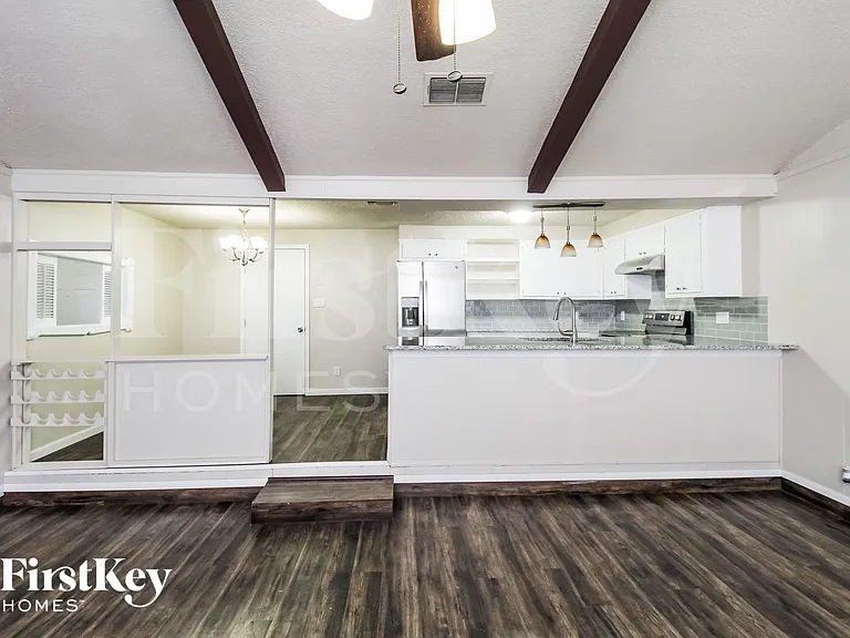 2509 E Williamsburg Mnr — Photo 6