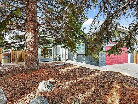 2nd image of 80 SE Oakmount Way SW