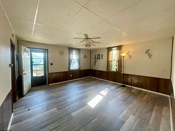 5th image of 201 E Knotts Ave