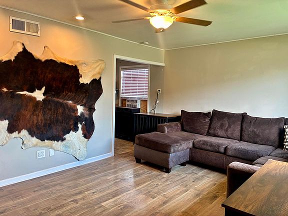 5th image of 708 S Maple Ave