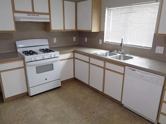 5034 Redwing Brook Trl — Photo 12
