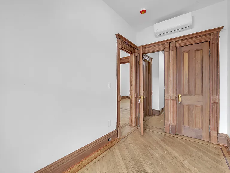 490 Hancock St #TOP — Photo 8