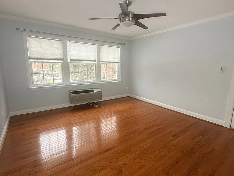 1814 W Abingdon Dr #202 — Photo 2