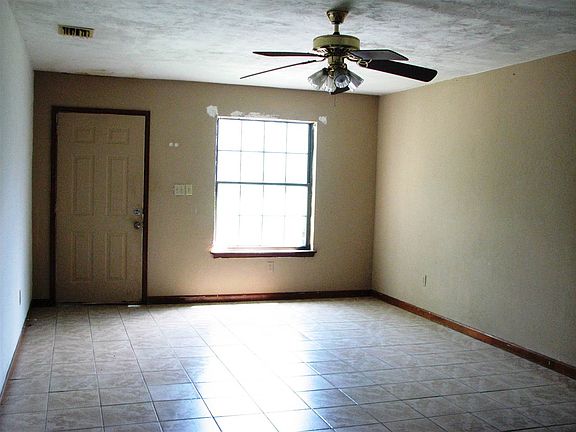 2nd image of 2104A Admiral Ct #A