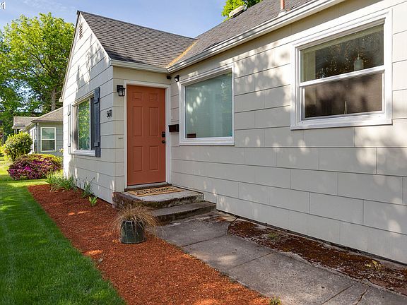 2nd image of 561 SE 8th Ave