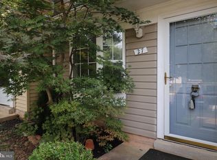27 Southall Ct, Sterling, VA 20165