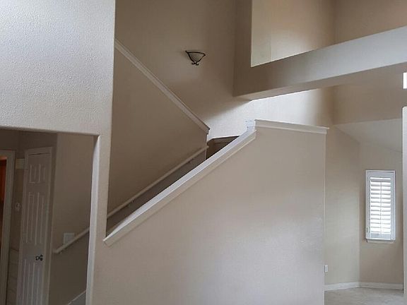 4th image of 16820 Robin Ln
