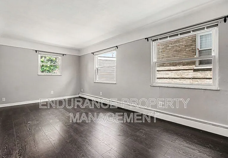 1932 Truitt Ave #2 — Photo 4