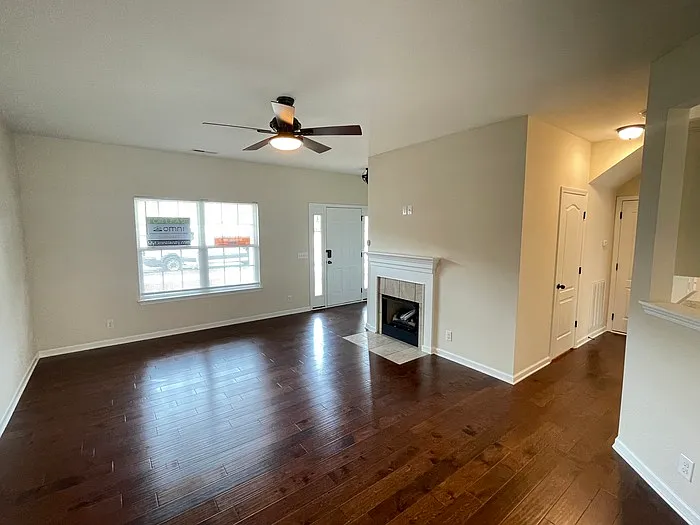Building Photo - 203 Laurelwood Dr