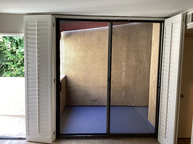 11113 Moorpark St — Photo 30