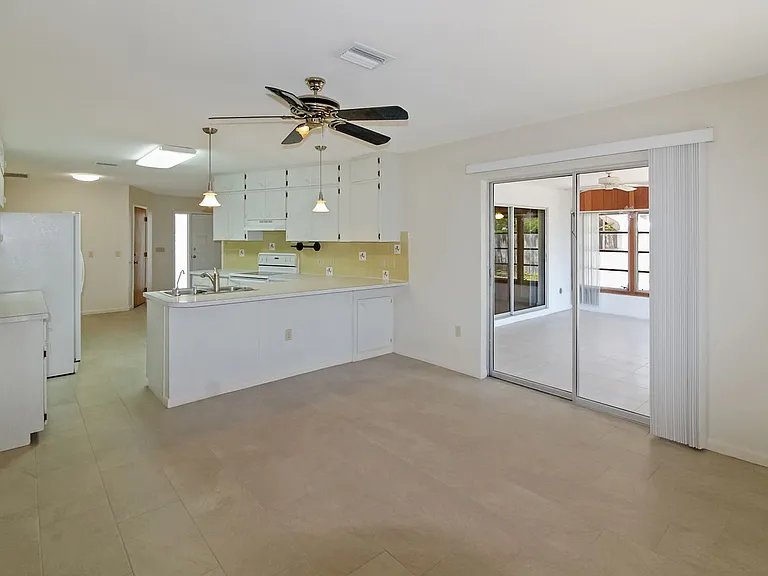 1317 Mango Ave — Photo 12