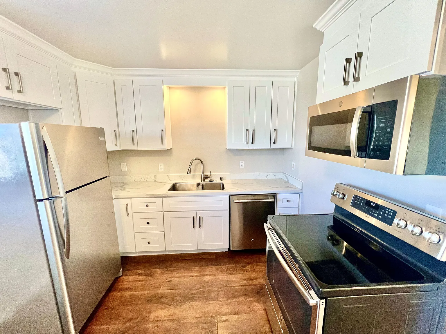 2 bed, 850 sqft, $2,795 — Photo 4