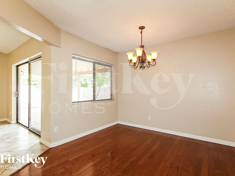 5203 W Sandra Ter — Photo 8