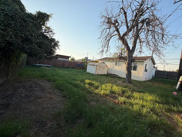 921 W Houston Ave — Photo 3