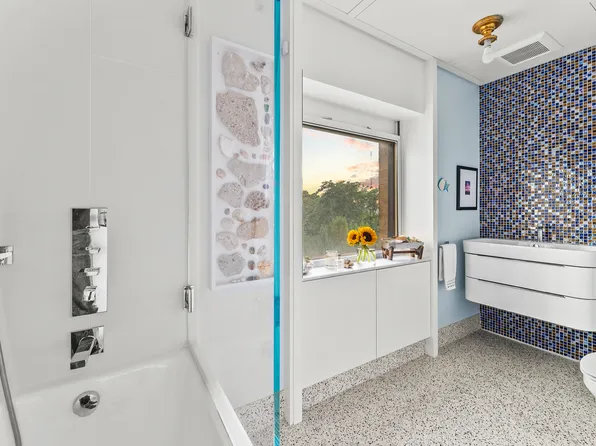 214 Riverside Drive image 12 of 16