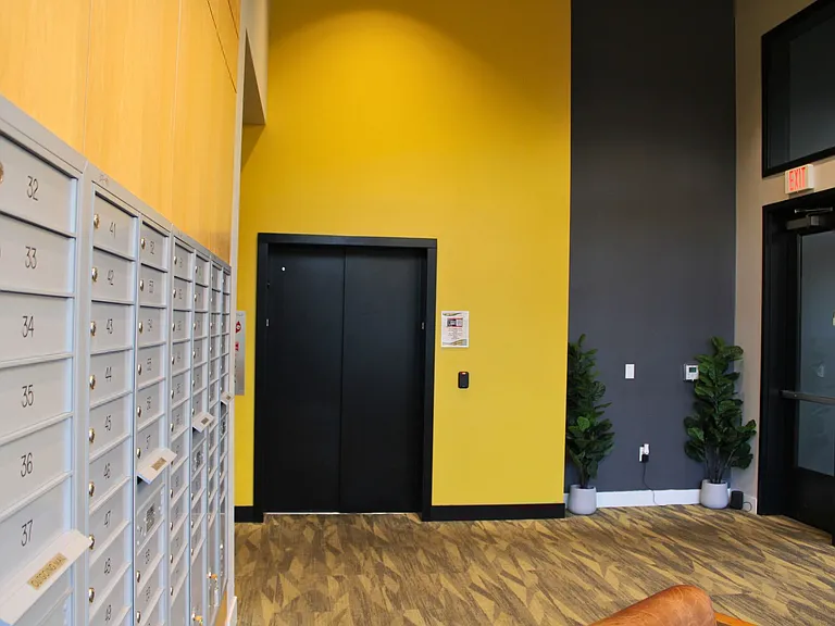 Ferry Street Flats - Modern Studios and Lofted units right by campus! — Photo 10