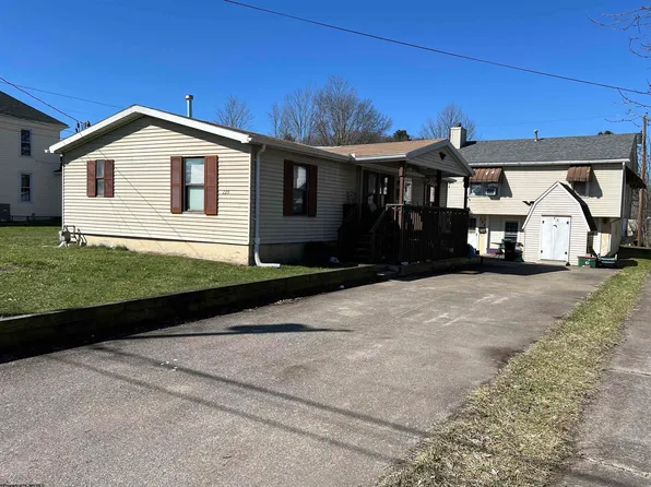 135 Camden Ave, Buckhannon, WV 26201