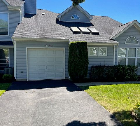 3rd image of 142 Hampton Vista Dr