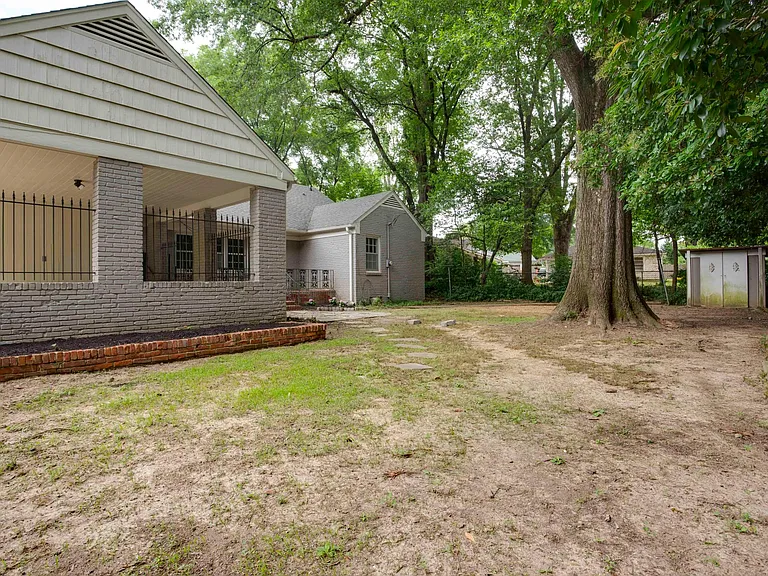 4207 Barfield Rd — Photo 6