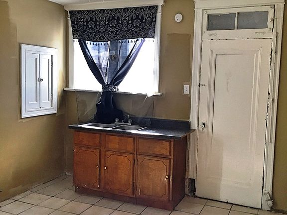 3rd image of 4206 San Francisco Ave