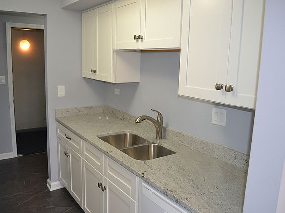 3rd image of 2263 Country Club Dr APT 3