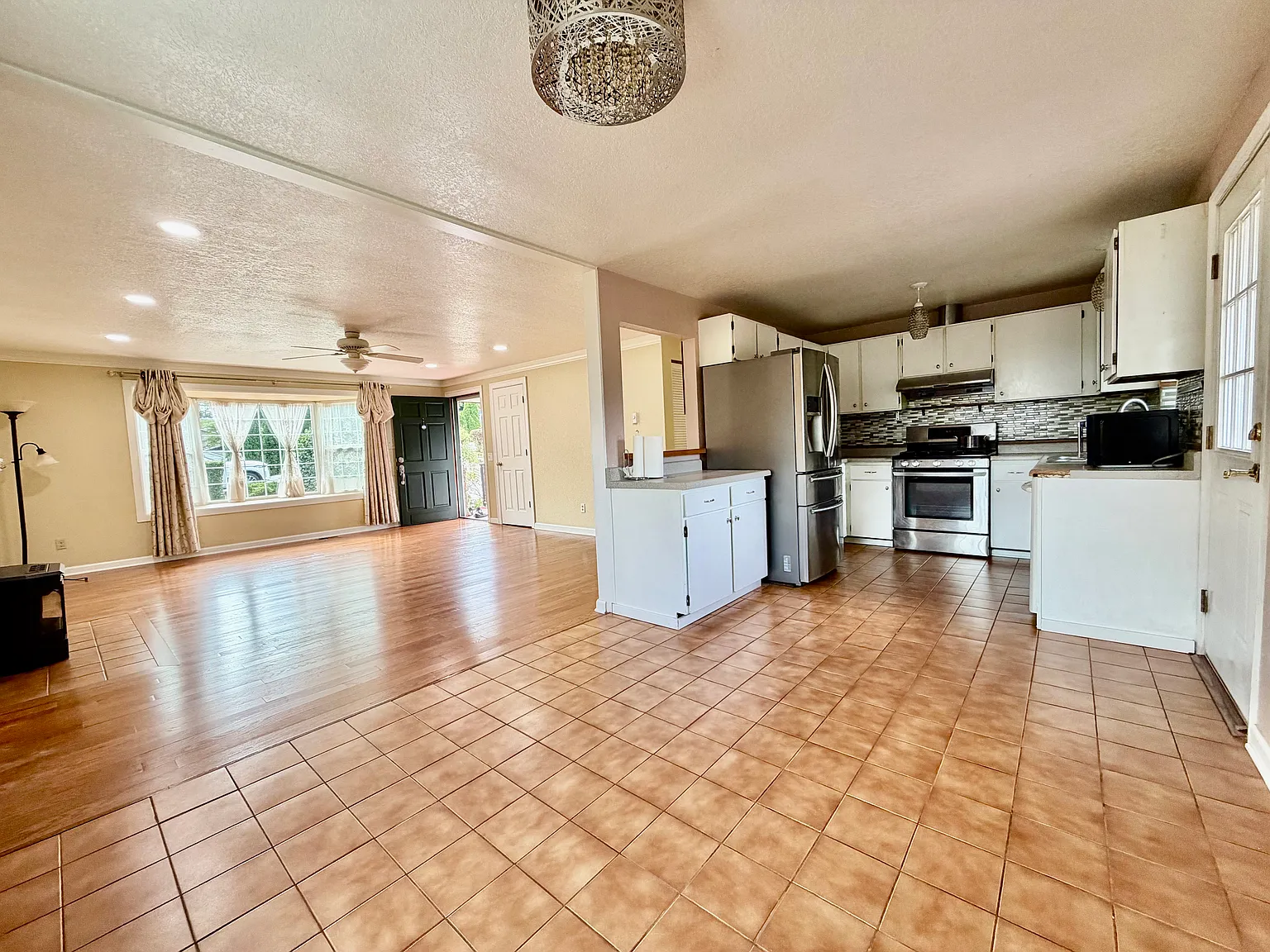 4 bed, 2180 sqft, $3,500 — Photo 4