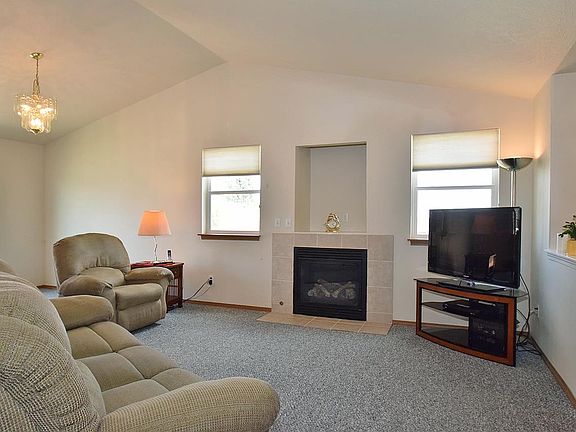 4th image of 1024 S West Dr