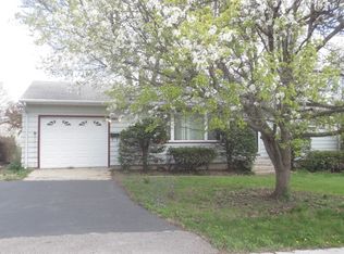 348 Stone St, South Elgin, IL 60177